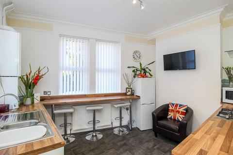 3 bedroom end of terrace house for sale, Cooperative Street, Wakefield WF4