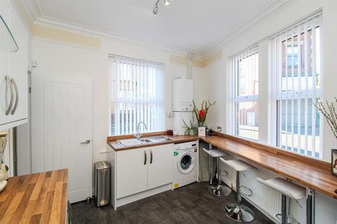 3 bedroom end of terrace house for sale, Cooperative Street, Wakefield WF4