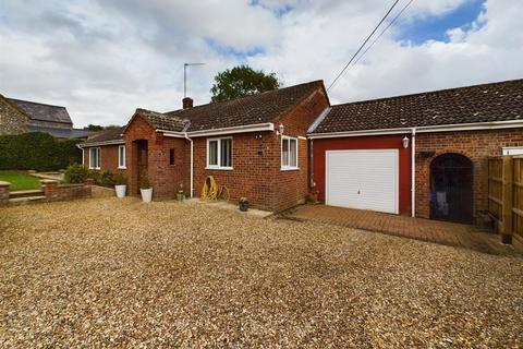 3 bedroom detached bungalow for sale, Fakenham Road, East Bilney