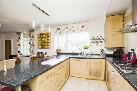 3 bedroom terraced house for sale, Halifax Road, Cullingworth, BD13 5DE