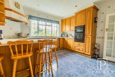 15 Eton Road, Frinton-on-sea, CO13 9JA
