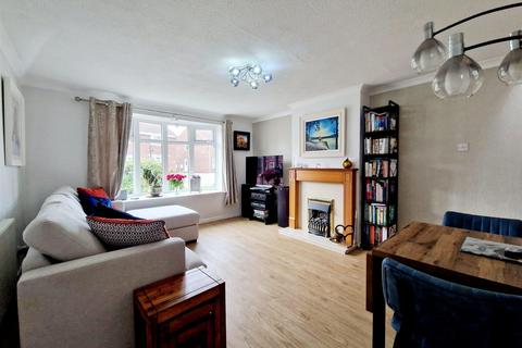 2 bedroom house to rent, Alder Close, Balderton