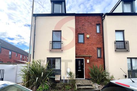 4 bedroom end of terrace house to rent, Pearson Avenue, Leicester LE4