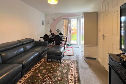 4 bedroom end of terrace house to rent, Pearson Avenue, Leicester LE4