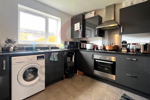 4 bedroom end of terrace house to rent, Pearson Avenue, Leicester LE4