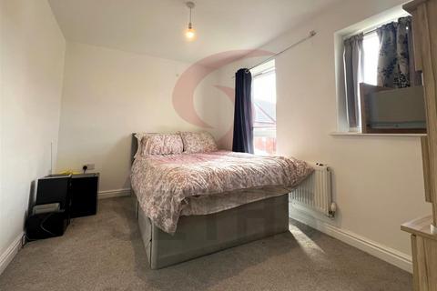 4 bedroom end of terrace house to rent, Pearson Avenue, Leicester LE4