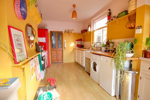 3 bedroom property for sale, ST DENYS! SOUGHT AFTER LOCATION! STUNNING SHOWER ROOM!