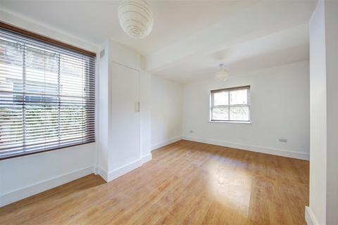 1 bedroom detached house to rent, Upper Tulse Hill ., London SW2