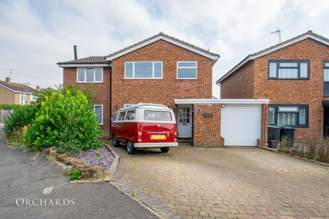 4 bedroom detached house to rent, The Coppins, Bedford MK45