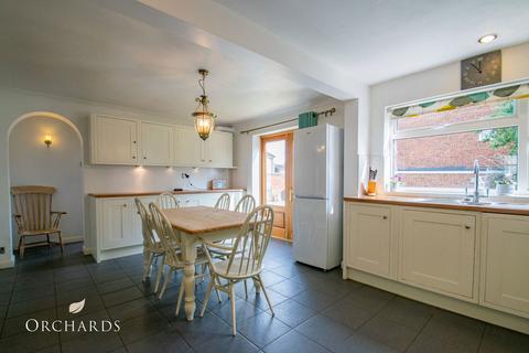 4 bedroom detached house to rent, The Coppins, Bedford MK45