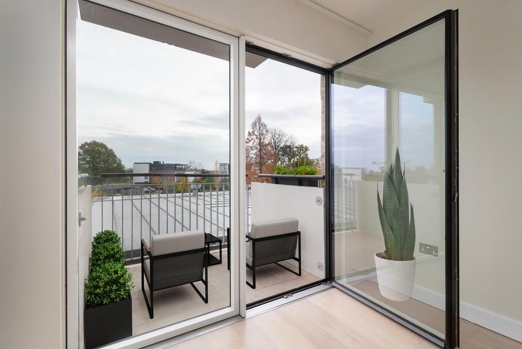 Apt10-balcony-vs.jpg