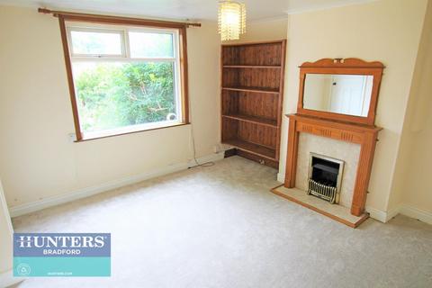 3 bedroom semi-detached house to rent, Rayner Avenue Girlington, Bradford, West Yorkshire, BD8 9PP