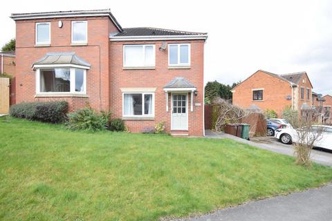 3 bedroom semi-detached house to rent, Hollin Drive, Wakefield WF4