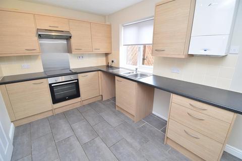 3 bedroom semi-detached house to rent, Hollin Drive, Wakefield WF4