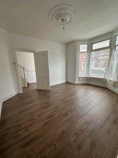 3 bedroom terraced house to rent, Barndale Road, Liverpool L18