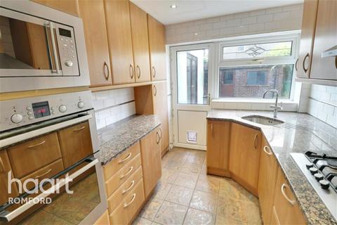 3 bedroom semi-detached house to rent, Wood Lane - Elm Park - RM12