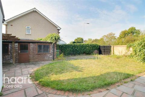 3 bedroom semi-detached house to rent, Wood Lane - Elm Park - RM12