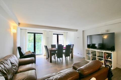 2 bedroom flat to rent, Upper Richmond Road, London SW15