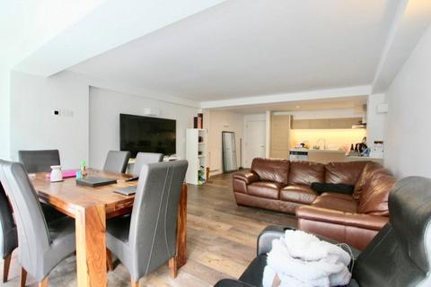 2 bedroom flat to rent, Upper Richmond Road, London SW15