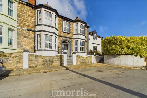 4 bedroom end of terrace house for sale, Belle Vue, St. Davids Place, Goodwick