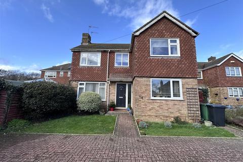 4 bedroom detached house to rent, Warnham Gardens, Bexhill-On-Sea