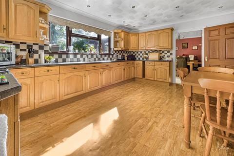 6 bedroom detached house for sale, New Road, Cilfrew, Neath