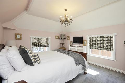 5 bedroom townhouse for sale, Market Street, Castle Donington DE74