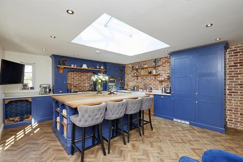 5 bedroom townhouse for sale, Market Street, Castle Donington DE74