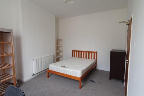 5 bedroom house share to rent, Bath Street, Leamington Spa