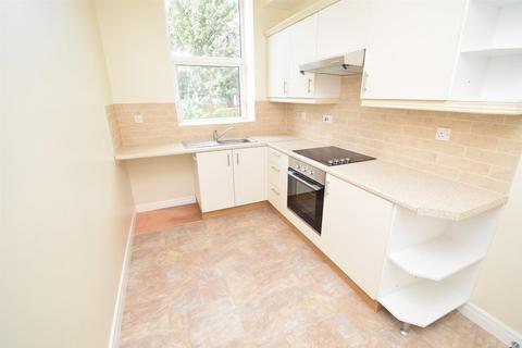 2 bedroom ground floor flat to rent, The Gables, Park Lodge Lane WF1