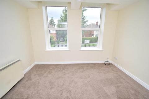 2 bedroom ground floor flat to rent, The Gables, Park Lodge Lane WF1