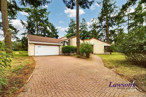 5 bedroom detached bungalow for sale, Aleutia Gardens, Thetford, IP24