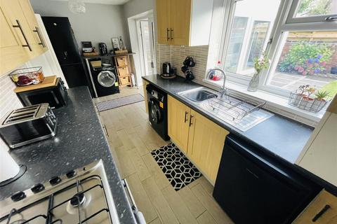 14 Cheviot Close, Nuneaton, CV10 8PS