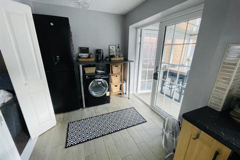 14 Cheviot Close, Nuneaton, CV10 8PS