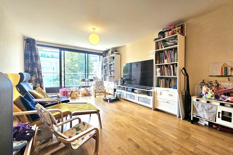 2 bedroom apartment to rent, Rothesay Avenue, London SW20