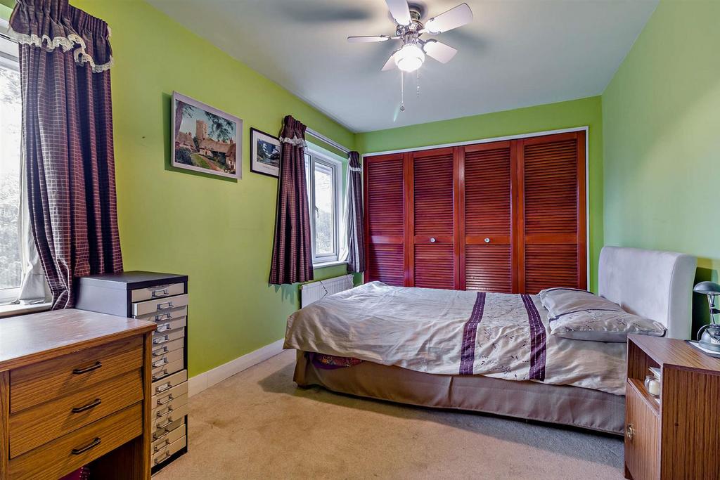 Rear bedroom