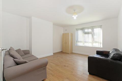 4 bedroom flat to rent, Paulet Road, London, SE5 9HP