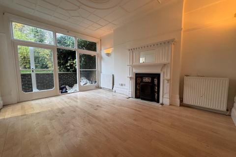 2 bedroom character property to rent, Stanhope Gardens, London