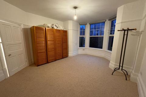 2 bedroom character property to rent, Stanhope Gardens, London