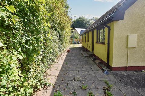 4 bedroom detached bungalow for sale, Woodside Grove, Pembroke