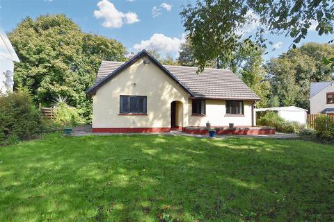 4 bedroom detached bungalow for sale, Woodside Grove, Pembroke