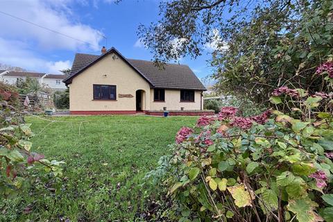 4 bedroom detached bungalow for sale, Woodside Grove, Pembroke