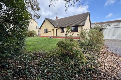 4 bedroom detached bungalow for sale, Woodside Grove, Pembroke