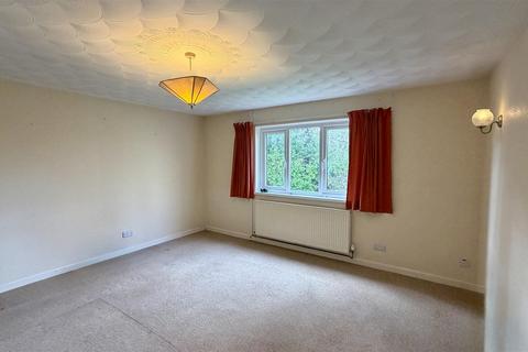 4 bedroom detached bungalow for sale, Woodside Grove, Pembroke