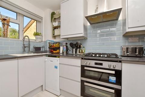 2 bedroom flat for sale, Croydon Road, Caterham, Surrey