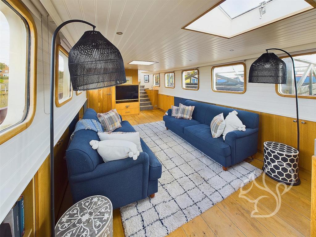 Galley/lower saloon