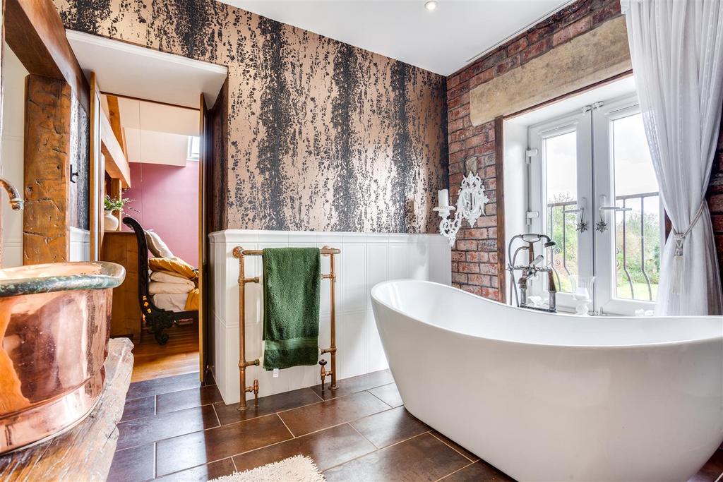 En-Suite Bathroom