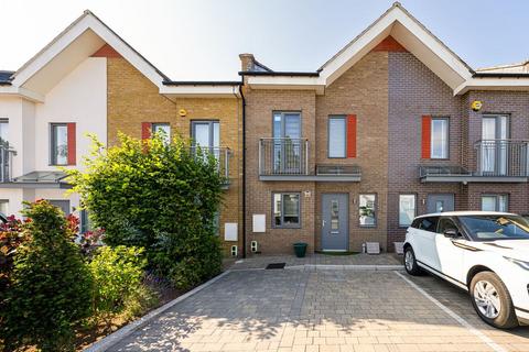 4 bedroom terraced house to rent, Victoria Road , Barnet EN4