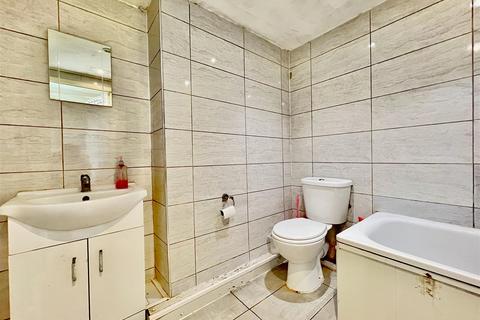 undefined, Strafford Road, Hounslow TW3