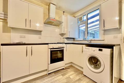 undefined, Strafford Road, Hounslow TW3